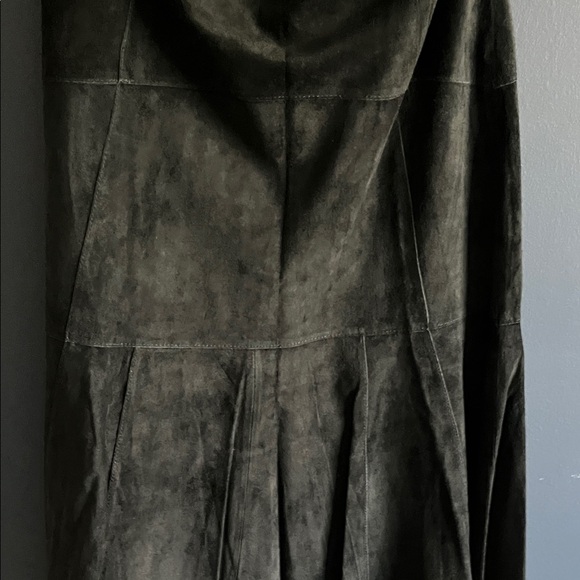 CAbi 100% (Suede) Leather Black Midi Skirt - Slight High Low Hem - Picture 4 of 10